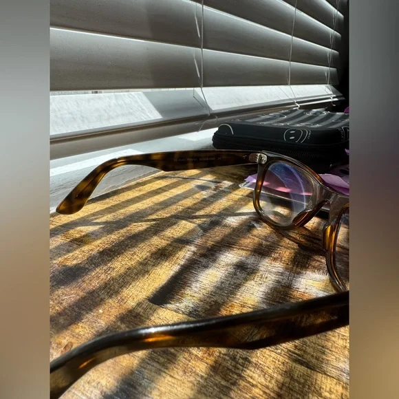 •Ray Ban Sunglasses•